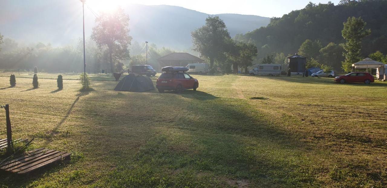 Auto Kamp Lav Hotel คูเลนวาคูฟ ภายนอก รูปภาพ